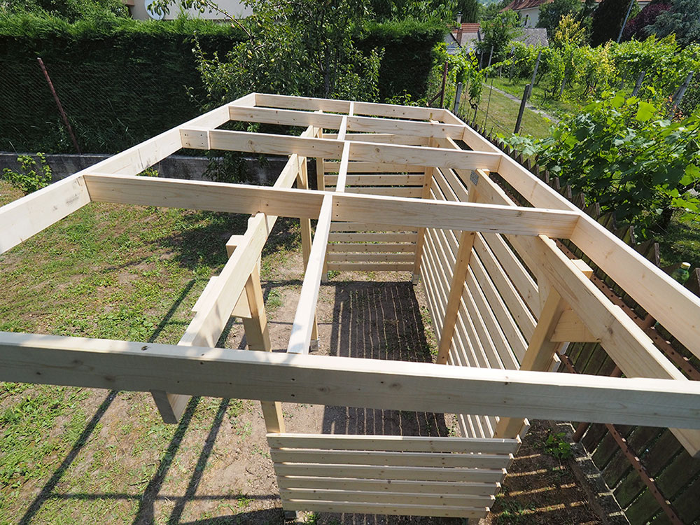 drevená konštrukcia záhradného baru