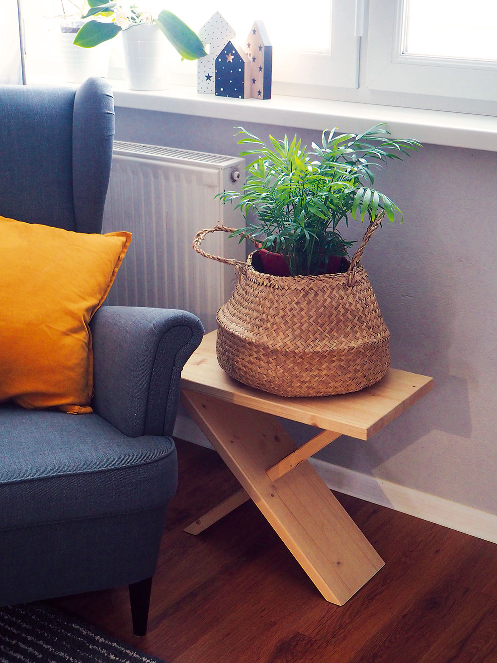 Univerzálnu stoličku ľahko vyrobíte z odrezkov, ktorá udrží malých aj veľkých a splní účel v každej miestnosti. Dokonca ju môžete využívať aj ako podstavec pod izbové rastliny.