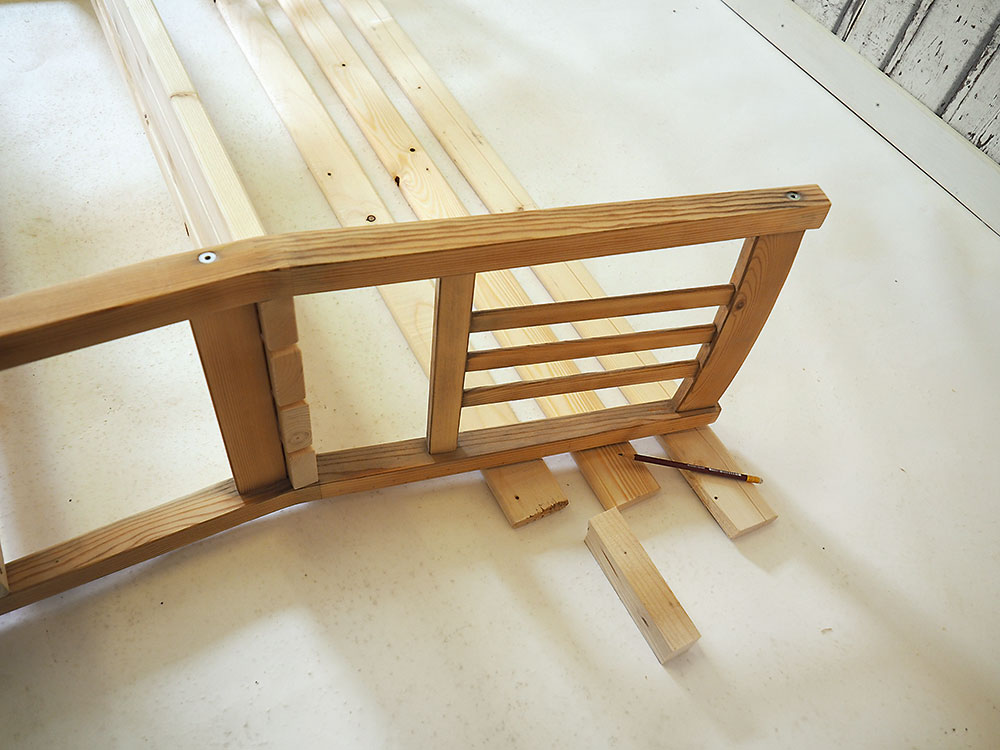 výroba lavice zo starých stoličiek