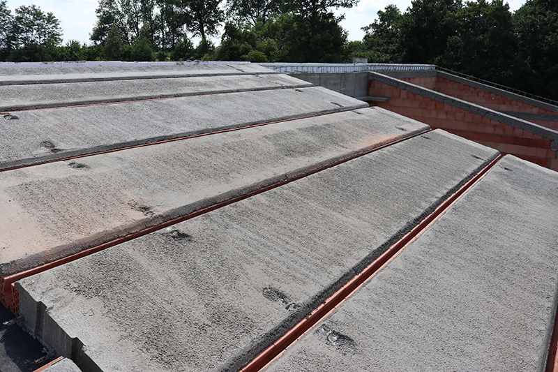 Ťažká šikmá strecha z keramicko-betónových panelov HELUZ 