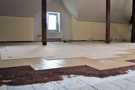 Vyrovnanie podlahy v bytoch.