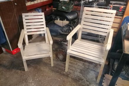 Výroba drevených stoličiek do záhrady