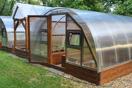 skleníky s ohrevom a automatickým zavlažovaním