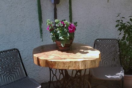 záhradné posedenie z dubovým stolom a stoličkami