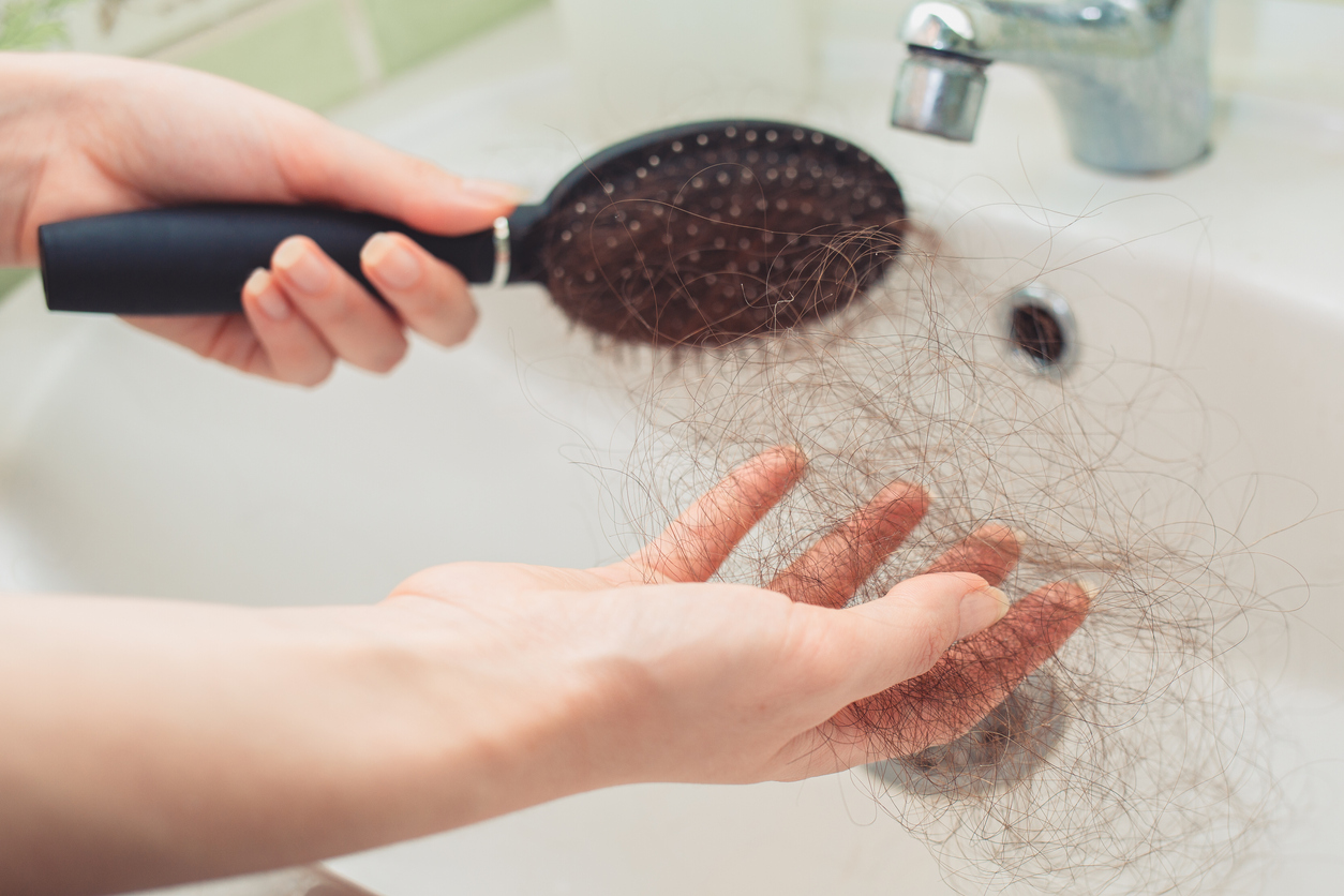Čistenie kefy na vlasy