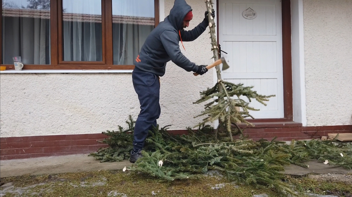 Výroba dekorácie z recyklovaného vianočného stromčeka