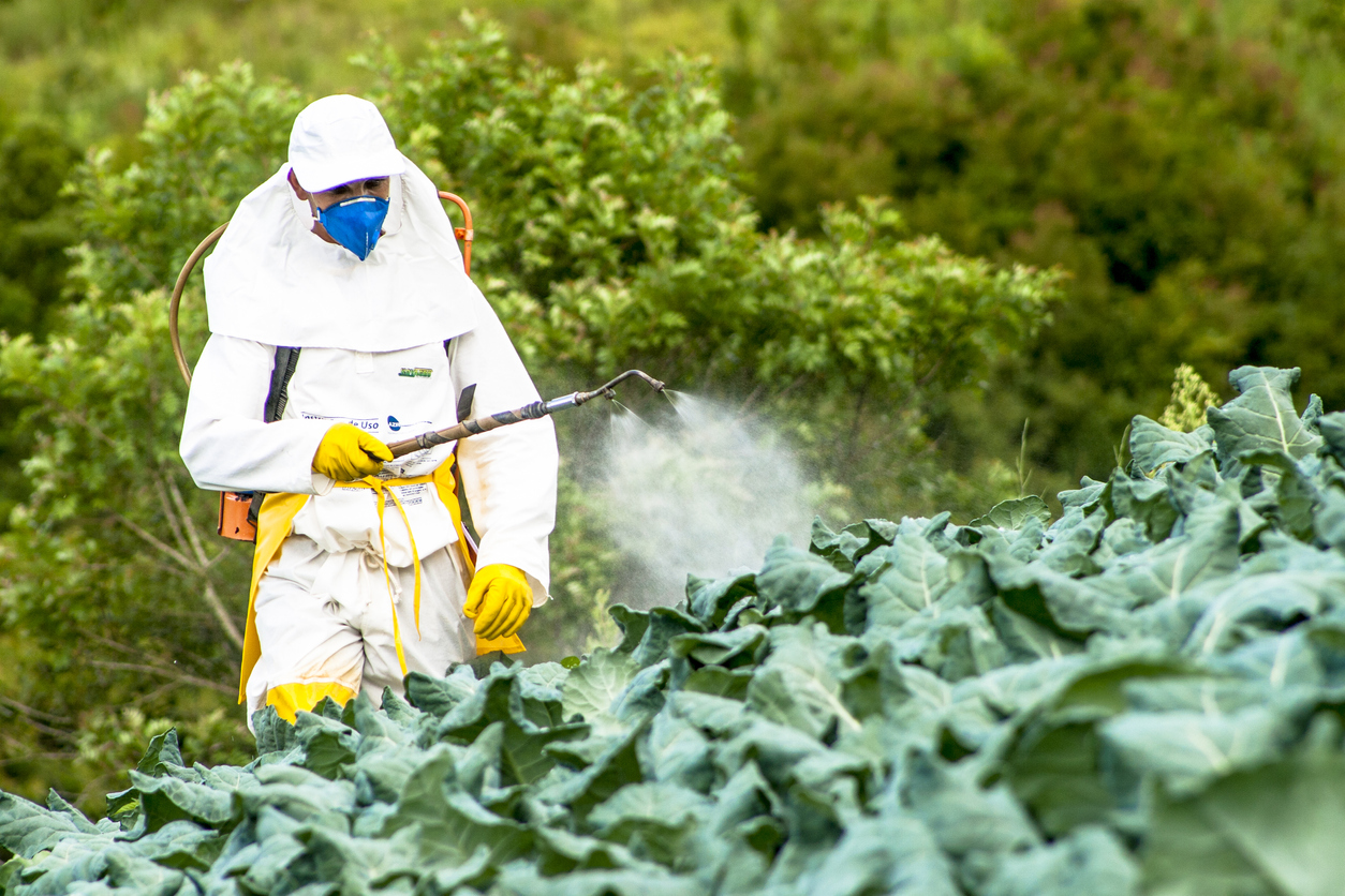 Postrek pesticídmi