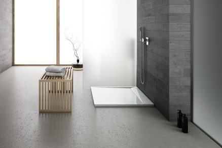 Moderná kúpeľňa so sprchovacím kútom