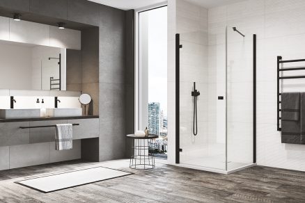 Biela moderná kúpeľňa so sprchovacím kútom