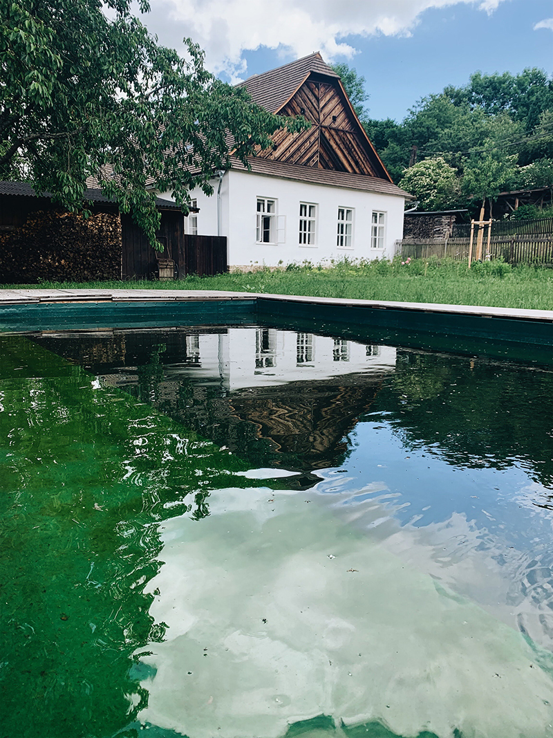 V minulosti tu žila statkárka 
a hospodárske zvieratá, neskôr 
to bol domov pána učiteľa.