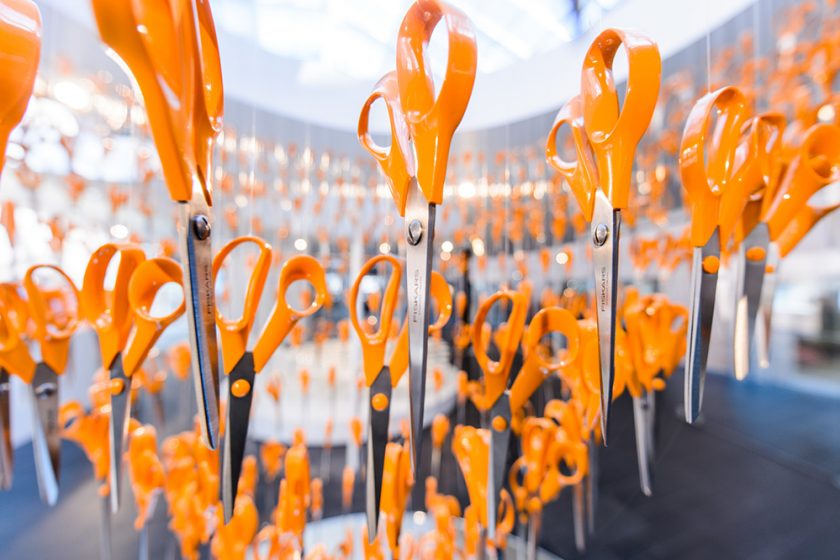 Oranžové univerzálne nožnice Fiskars