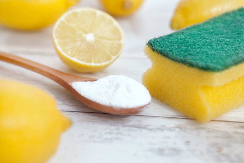 Spôsob čistenia a leštenia medi pomocou citrónu, octu a soli