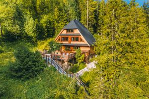 V tradičnej zrubovej chate pod Tatrami si po dvojročnej rekonštrukcii dnes plnia sny