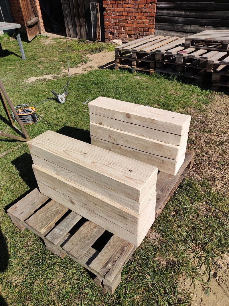 Záhradná lavica z odpadového dreva