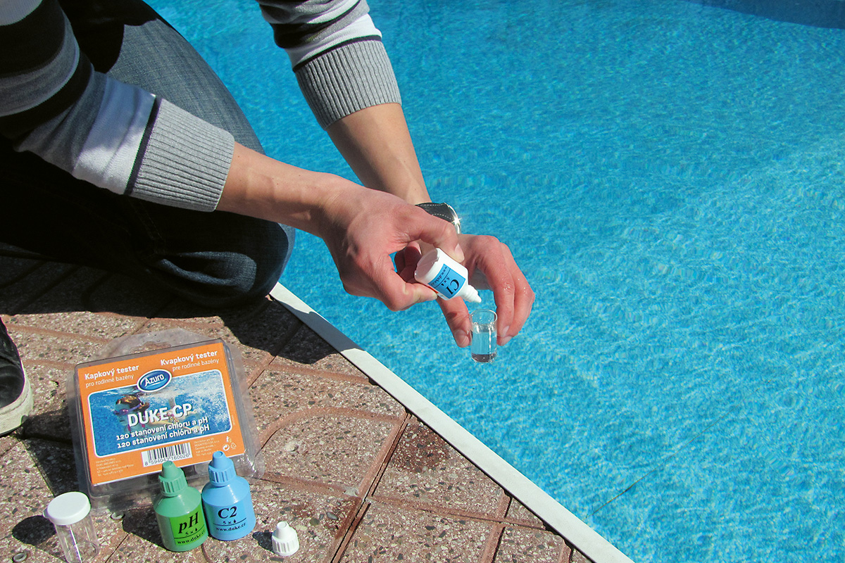 Pri meraní kvality vody v bazéne je potrebné venovať pozornosť viacerým parametrom. 