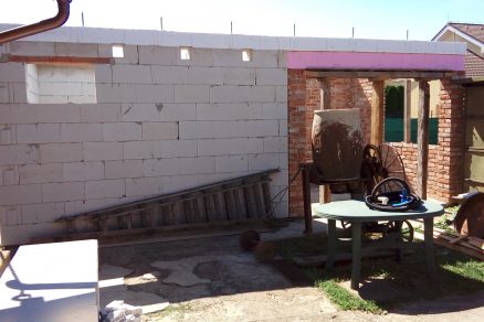 Stavba letnej kuchyne na mieste pôvodnej šopy