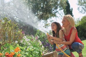12 tipov, ako hospodáriť s vodou v záhrade, aby ste zefektívnili zalievanie a ušetrili peniaze