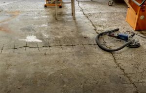 Ako opraviť popraskanú a poškodenú betónovú podlahu v garáži, aby vyzerala ako nová?