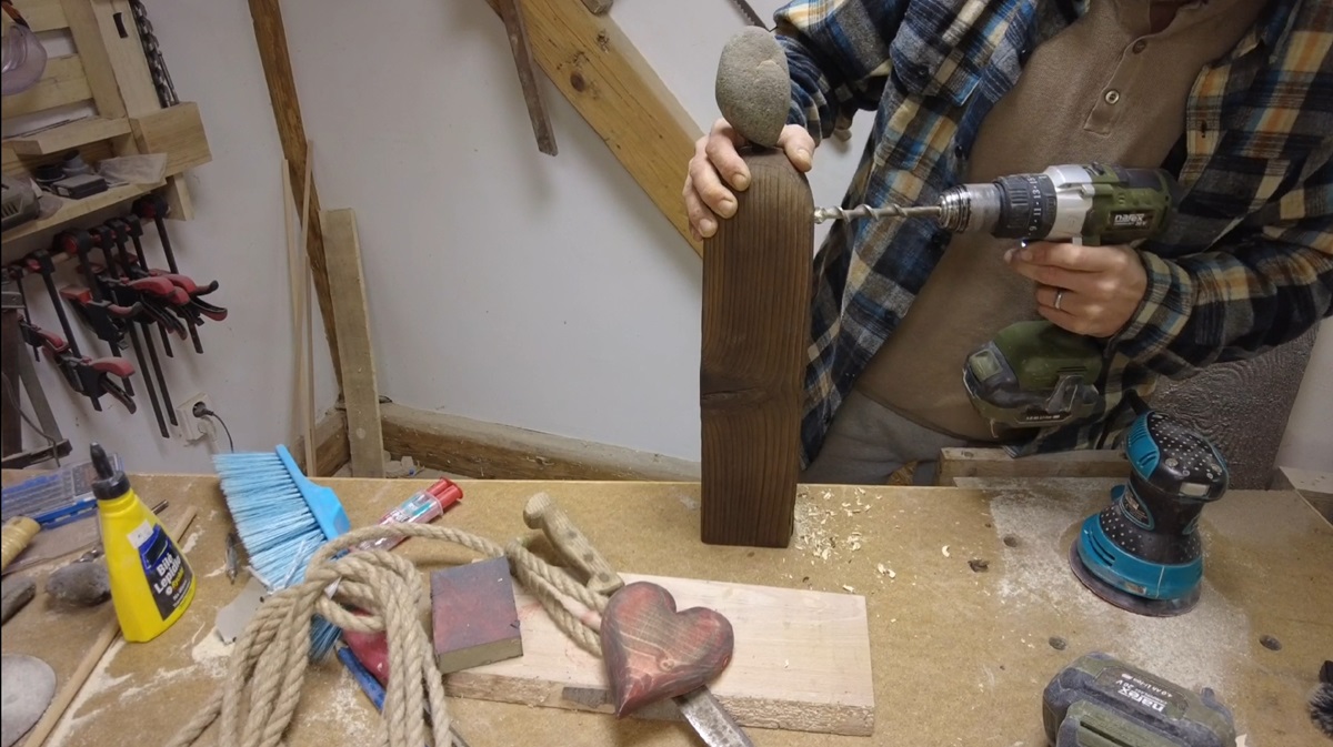 Výroba drevených postáv