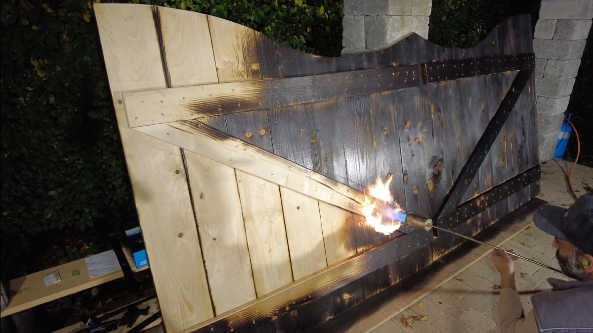 Výroba dvojkrídlovej drevenej brány