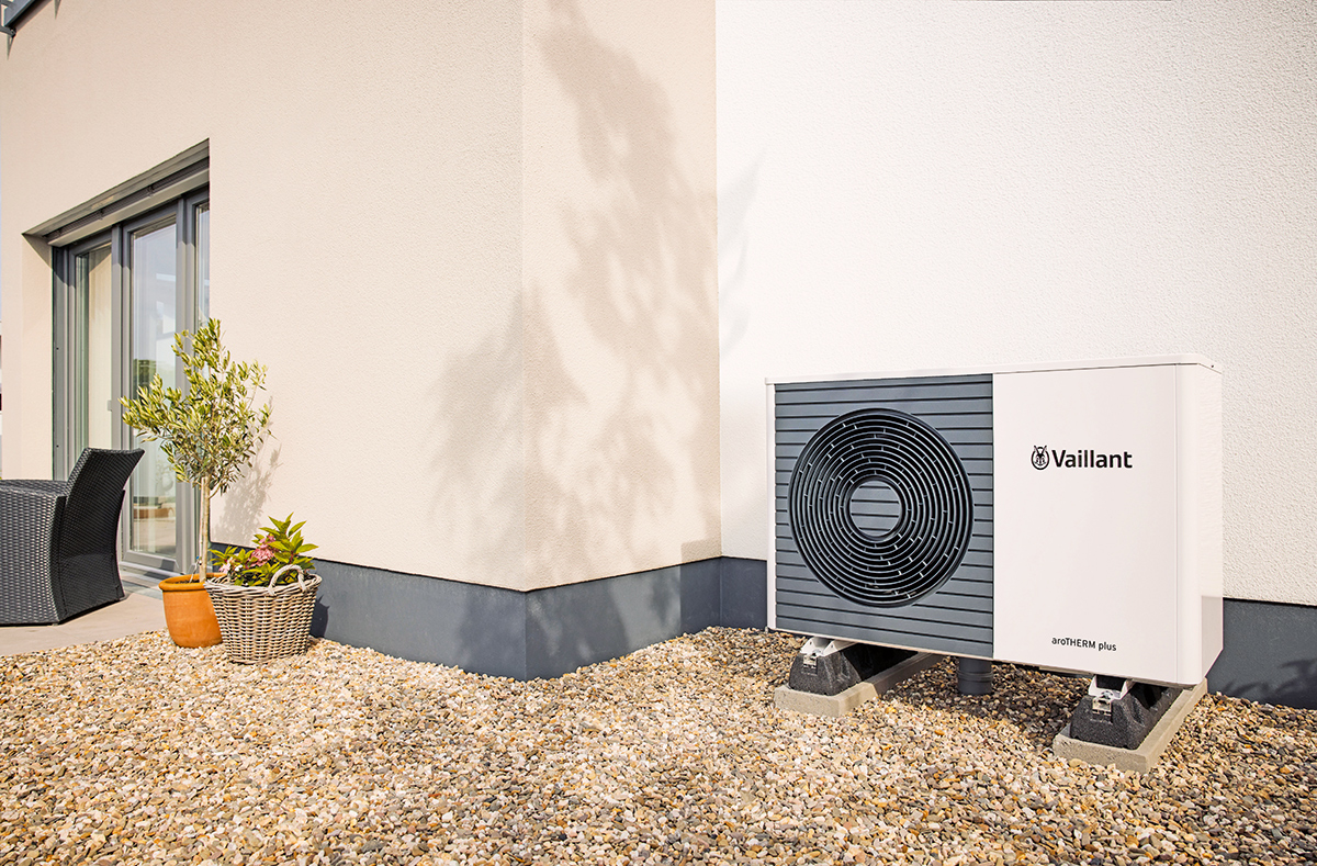 Vďaka ekologickému chladivu R290 a jeho vlastnostiam je tepelné čerpadlo aroTHERM plus vzduch/voda vhodné nielen pre novostavby, ale aj staršie rodinné domy s radiátormi.