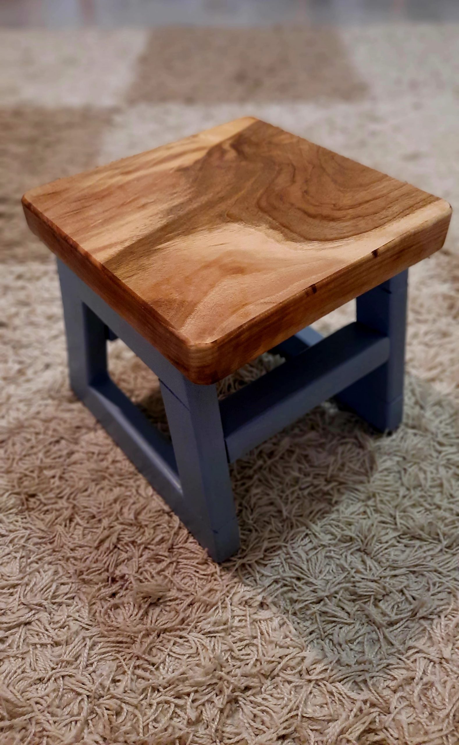 Detská stolička z dreva