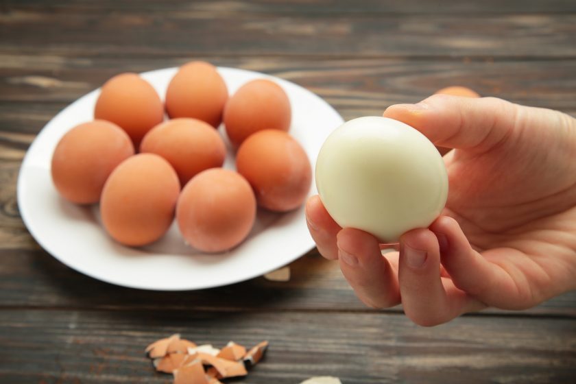 Lúpanie varených vajec