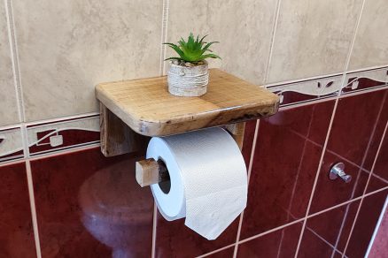 Drevený držiak na WC papier