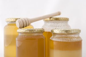 Ako rozpoznať falošný med od pravého? Vyskúšajte jednoduchý domáci test