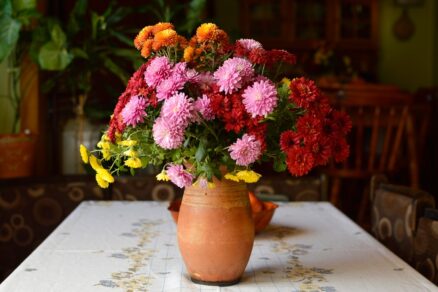 Váza s rezanými kvetmi