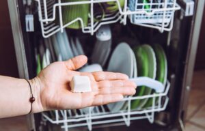 Vyskúšajte si vyrobiť domáce tablety do umývačky! Sú výrazne lacnejšie, ale rovnako účinné ako kupované