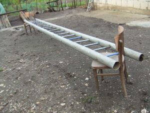 Pred 30 rokmi si z odpadu vyrobil dlhý hliníkový rebrík, ktorý mu slúži dodnes. V obchode by za podobný zaplatil aj 200 €