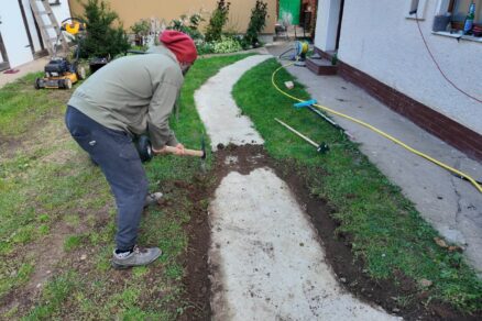 Príprava chodníku z betónovej dlažby