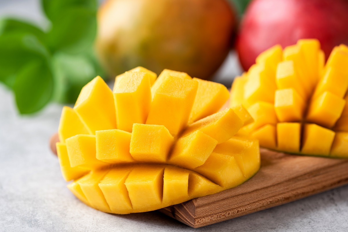 Narezané zrelé mango pripravené na konzumáciu