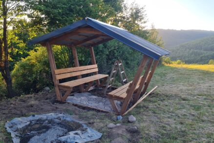 Stavba záhradného prístrešku
