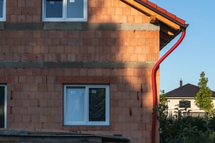 Stavba domu z tehál svojpomocne