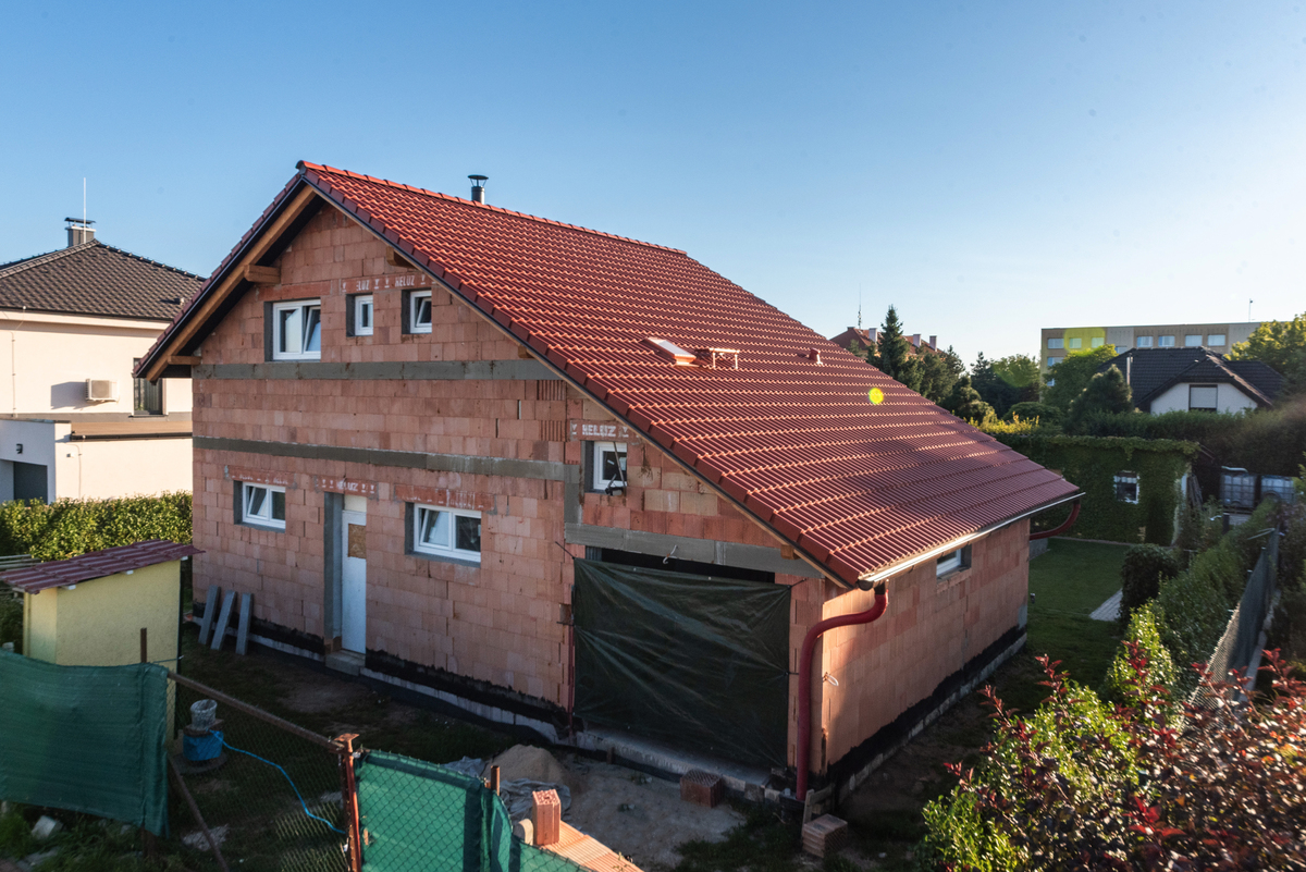 Stavba domu z tehál svojpomocne