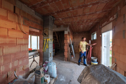 Stavba domu z tehál svojpomocne