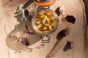 Domáci elixír, ktorý funguje po stáročia: Posilnite si imunitu fermentovaným cesnakovým medom