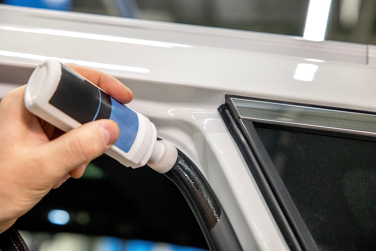 Ochrana tesnenia okien na aute