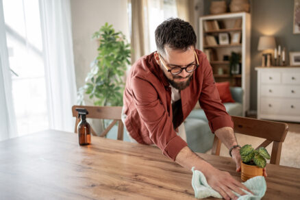 Ošetrovanie dreveného stola