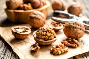 Lúskate orechy celý život zle? Tento geniálny trik vám konečne zaručí dokonalé polovičky