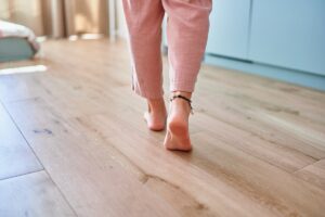 Ako predísť vŕzganiu a praskaniu suchej podlahy: Správny postup realizácie a najčastejšie chyby, ktorým sa vyhnúť