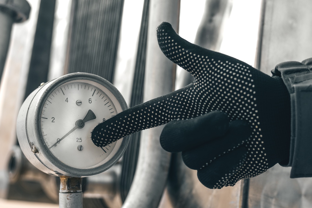 Slabý tlak vody na manometri