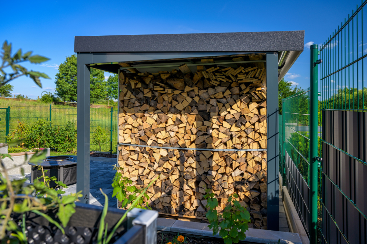 Prístrešok na drevo