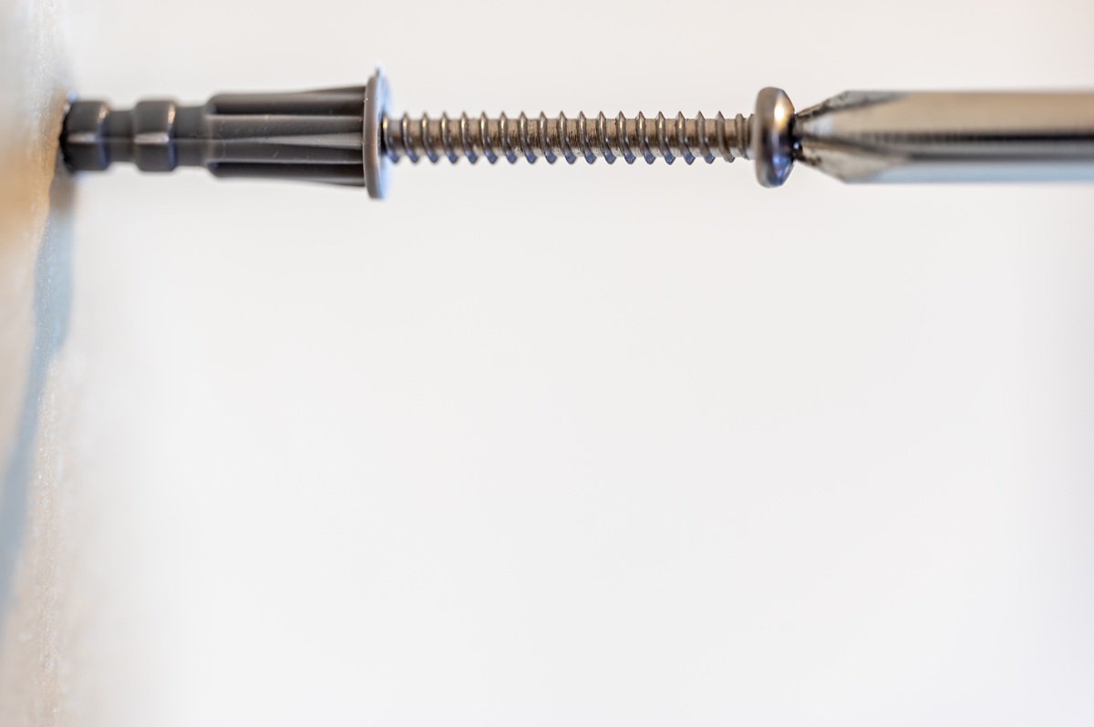 Дюбель саморезной (резьбовой)