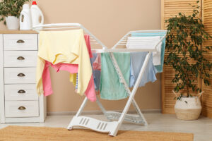 Rýchlejšie suchšia bielizeň na sušiaku? Vyskúšajte japonskú metódu usporiadania
