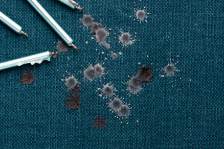 Sviečky na obruse s kvapkami vosku