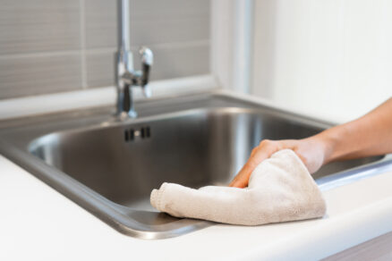 Čistenie nerezového umývadla