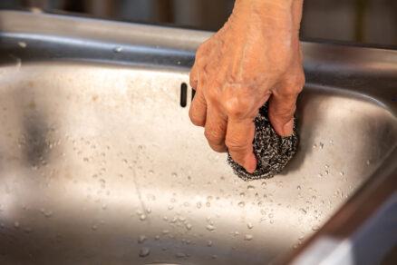 Čistenie nerezového umývadla